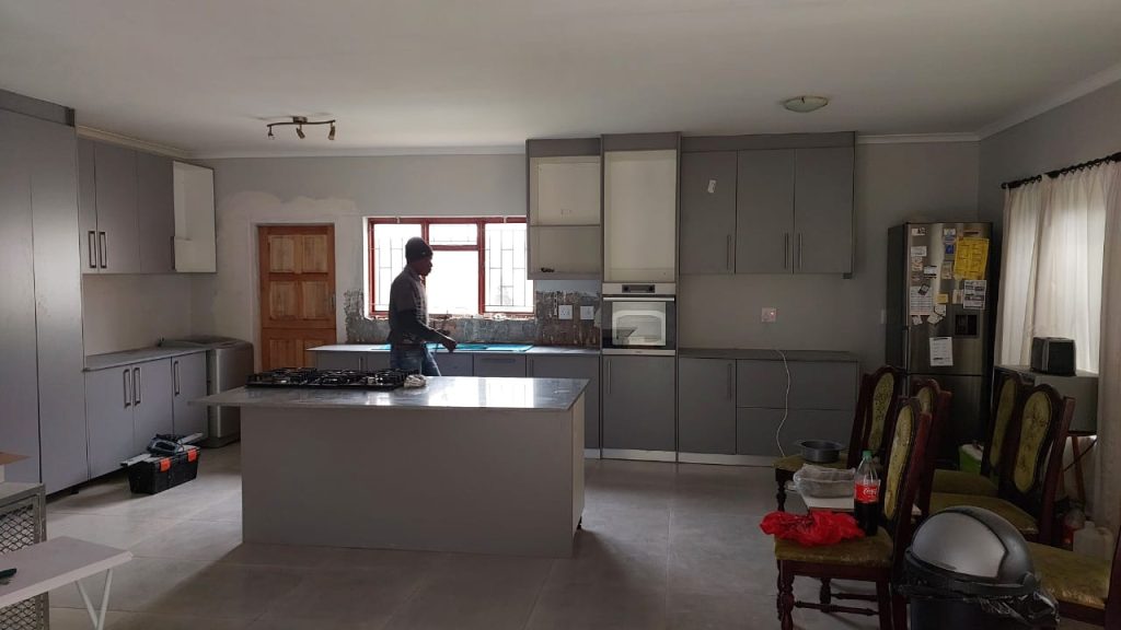 Built-In Kitchen Units: Pictures, Layouts and What They Cost